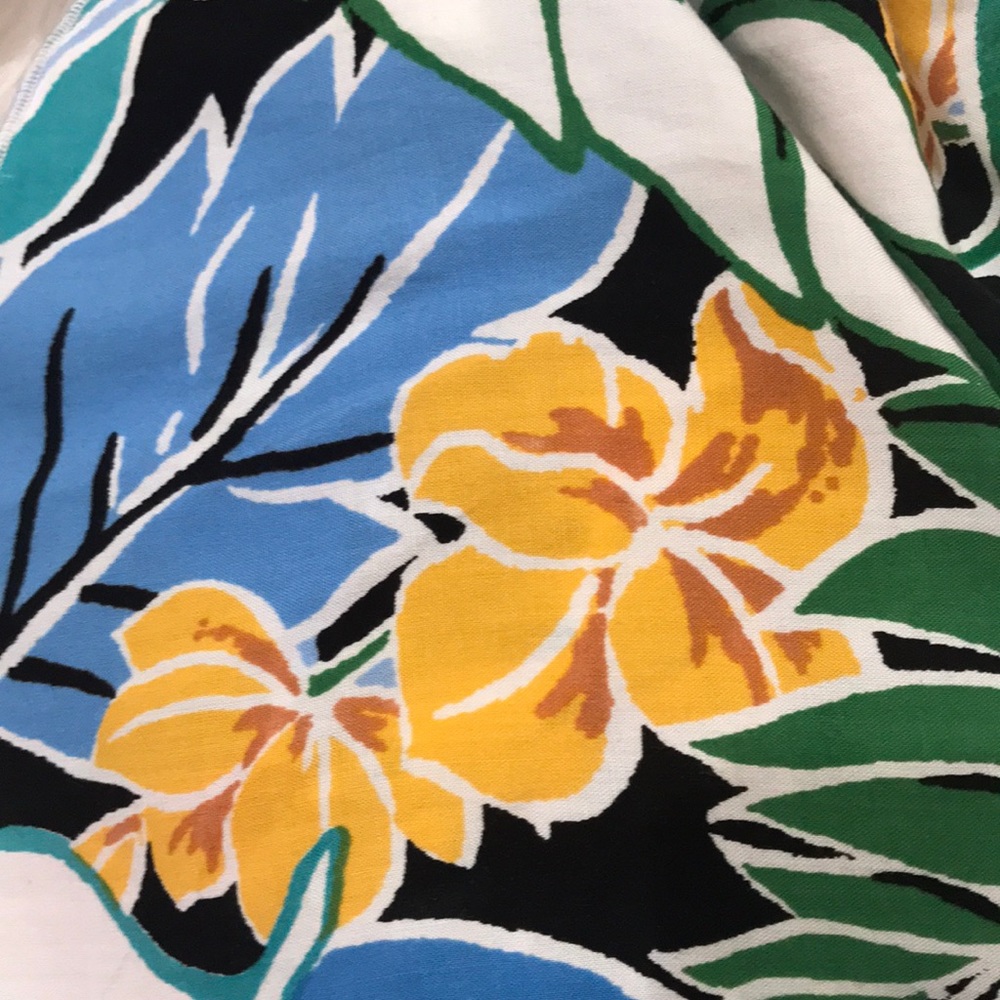 Off the shoulder Hawaiian top - Picture 4 of 4